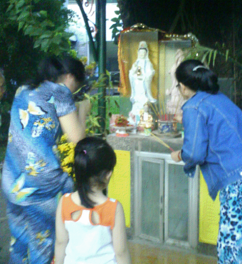 Thờ Phật trong bệnh viện